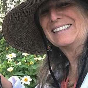 Meet your Posher, Carola